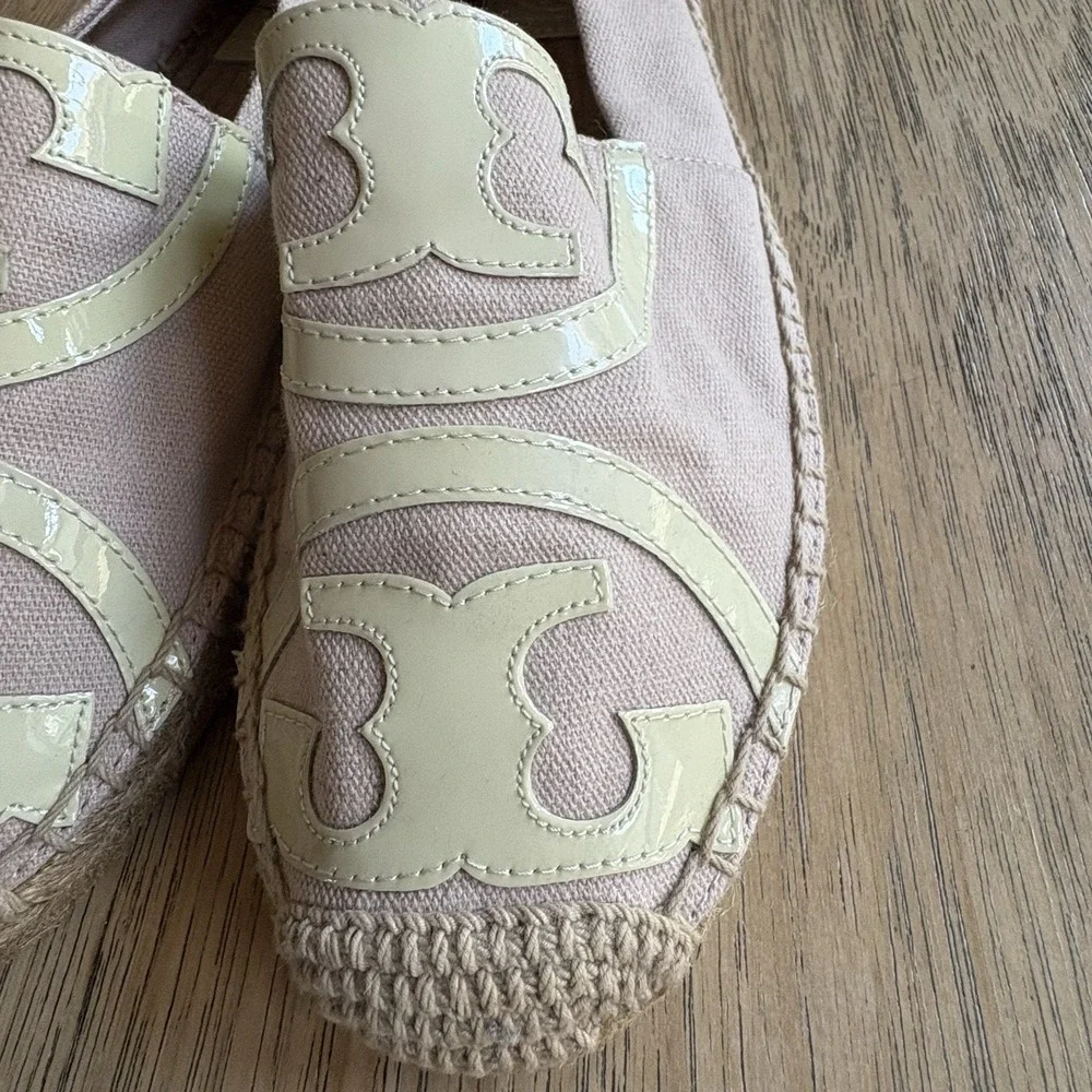 $298 NWOT TORY BURCH Espadrille Loafers Pink w/Cream Patent‎ Leather Logo SZ 9.5